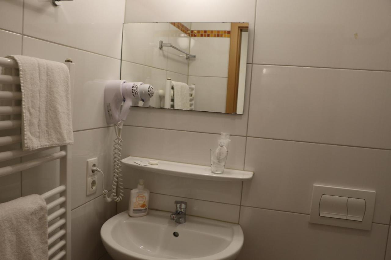 Hotel Bonn Voyage Екстер'єр фото